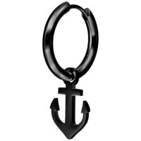 Schwarzer Ohrring in Ankerform auf weißem Hintergrund