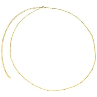 Kultaiset kaksiriviset vatsaketjut kirurginteräksestä valkoisella taustalla