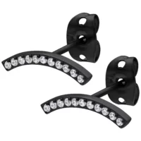 Musta Crystal Arch korvakorut kristalleilla Mustat korvakorut kimaltavilla kristalleilla valkoisella taustalla