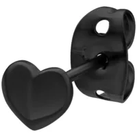 Mustat sydänkorvakorut metallista valkoisella taustalla