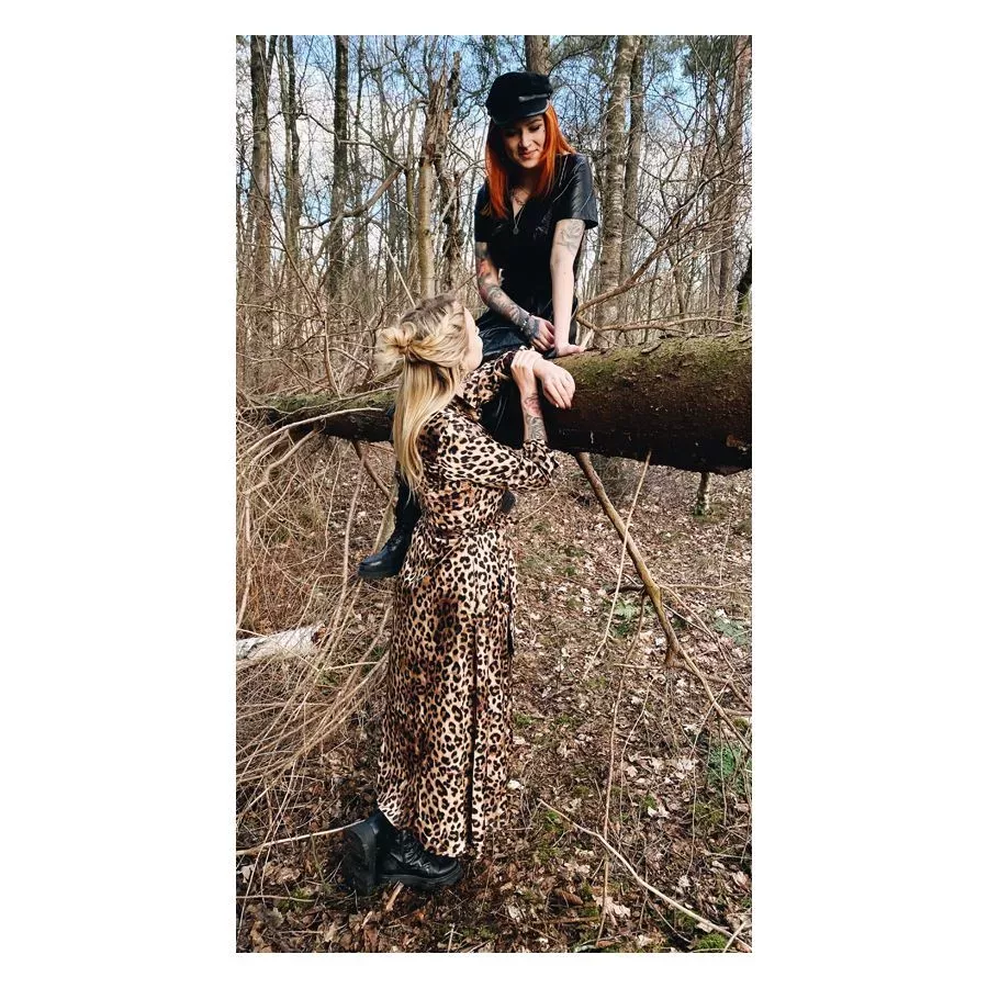 Leoparden Kleid Dunkel