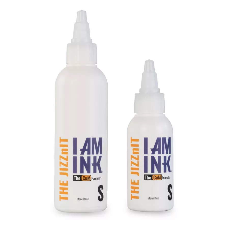 Jizznit Stencil Fluid 50ml ja 100ml pullot Kaksi valkoista Jizznit Stencil Fluid -pulloa, 50ml ja 100ml, valkoisella taustalla