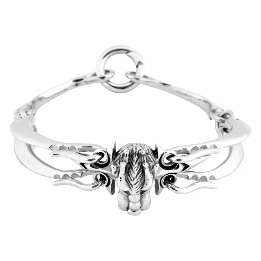 Silbernes Tribal Drachen Armband aus Chirurgenstahl auf weißem Hintergrund