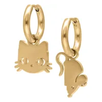 Kultaiset korvarenkaat, joissa on kissa- ja hiirimotiivi valkoisella taustalla