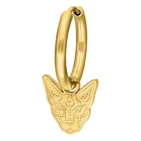 Kultaiset renkaat sfinksiriipuksella valkoisella taustalla