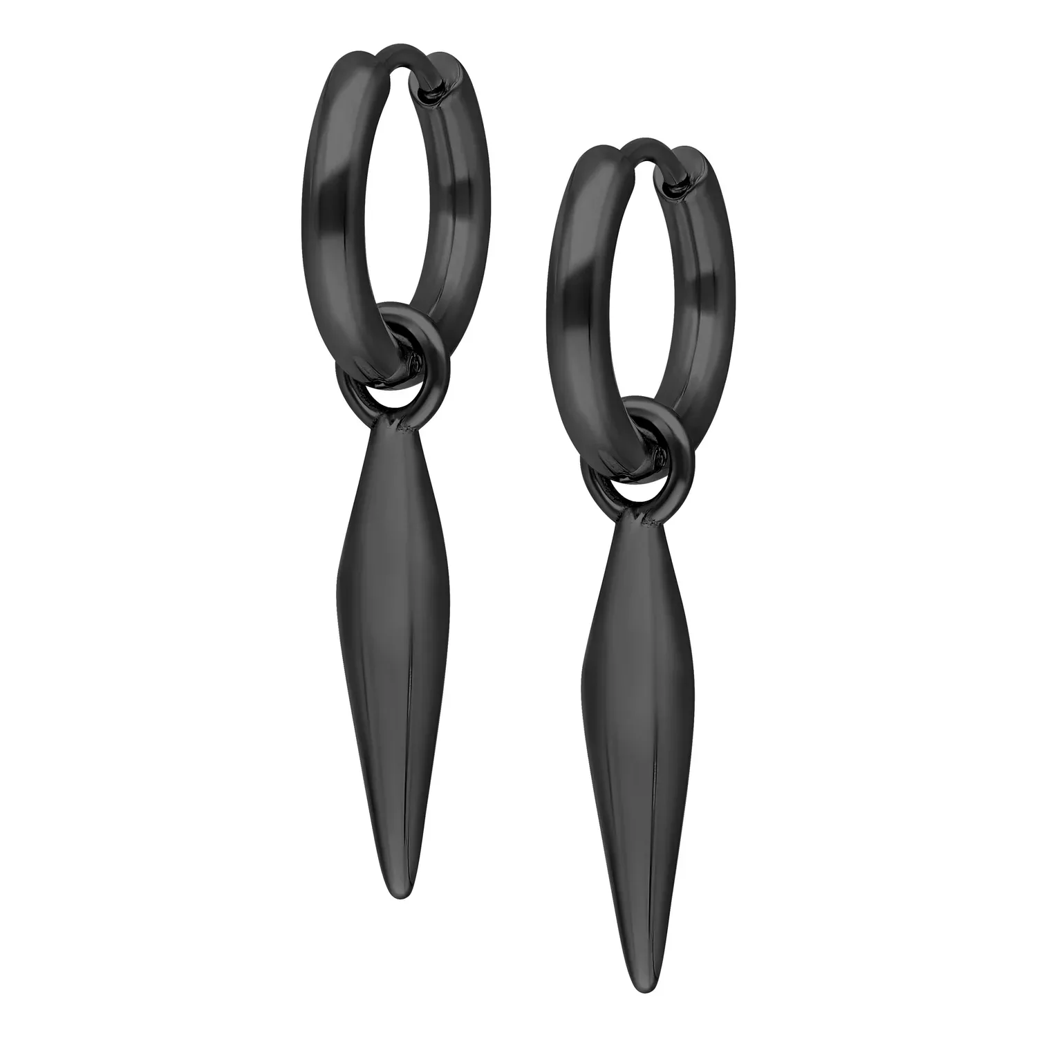 Mustat korvakorut terävällä riipuksella valkoisella taustalla