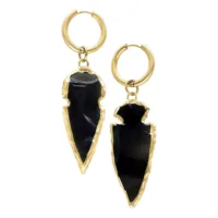 Mini Hoops Obsidian Stone kultainen Kultaiset Mini Hoops -korvakorut mustalla obsidiaaniriipuksella valkoisella taustalla