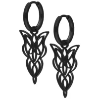 Mustat korvakorut kirurginteräksestä, hienostunut muotoilu valkoisella taustalla