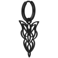 Musta kirurginteräksinen korvakoru klipsilukolla valkoisella taustalla