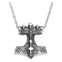 Silberne Thor Hammer Kette aus Chirurgenstahl 316L auf weißem Hintergrund