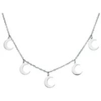 Hopeinen kaulakoru, jossa viisi pientä puolikuuriipusta valkoisella taustalla