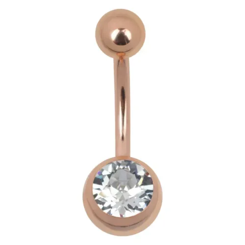 Roségoldenes Bauchnabelpiercing mit kristallklarem Stein auf weißem Hintergrund