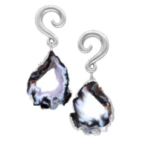 Hopeiset Indian Agate korvapainot luonnollisella kivikuviolla valkoisella taustalla