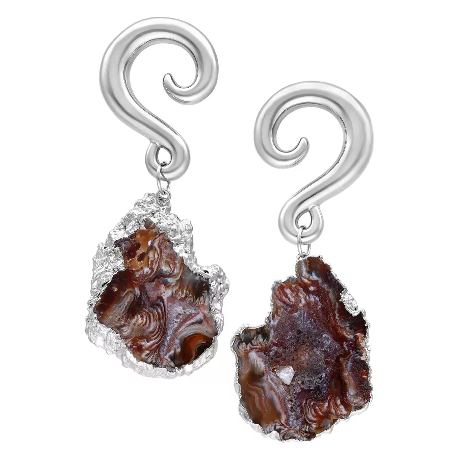 Hopeiset Indian Agate Stone roikkuvat korvapainot valkoisella taustalla