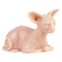 Tatuointiharjoitteluiho Sphynx-kissa silikonista Beige Sphynx-kissa silikonista valkoisella taustalla, ihanteellinen tatuointiharjoitteluun