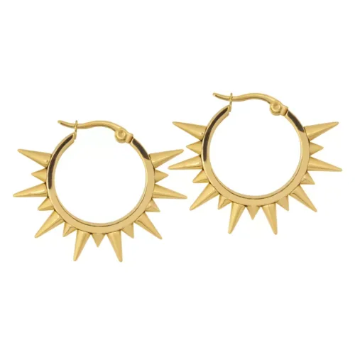 Kaksi kultaista piikikästä korvakorua kirurginteräksestä valkoisella taustalla