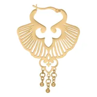 Kultainen Ginkgo-lehti korvarengas kirurginteräksestä klipsilukolla valkoisella taustalla