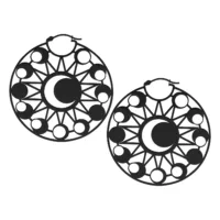 Mustat Moon Eclipse -korvakorut kirurginteräksestä klipsikiinnityksellä valkoisella taustalla