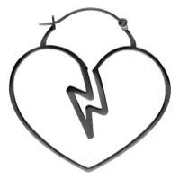 Sydämenmuotoiset mustat korvakorut kirurginteräksestä 316L, klipsikiinnitys valkoisella taustalla