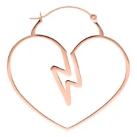 Ruusuhopeat sydämenmuotoiset korvakorut klipsilukolla valkoisella taustalla