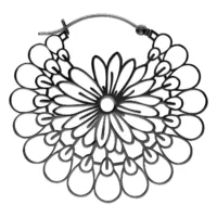 Daisy Hoops -korvakoru mustana Musta Daisy Hoops -korvakoru kirurginteräksestä klipsilukolla