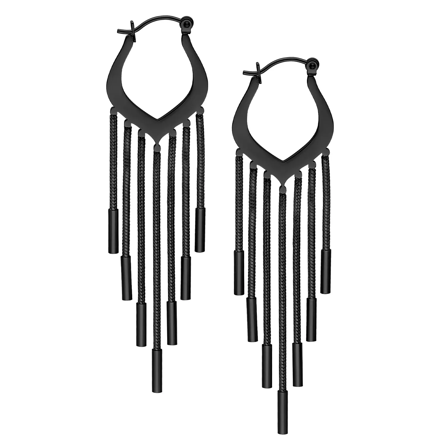 Kaksi mustaa korvakorua roikkuvilla ketjuilla valkoisella taustalla