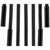 Mustat, korkeakiiltoiset Snakechain Hoopsit kirurginteräksestä valkoisella taustalla