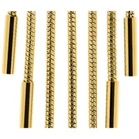 Kultaiset Snakechain Hoops -korvakorut Kultaiset kirurginteräksiset korvarenkaat käärmeketjumuotoilulla valkoisella taustalla