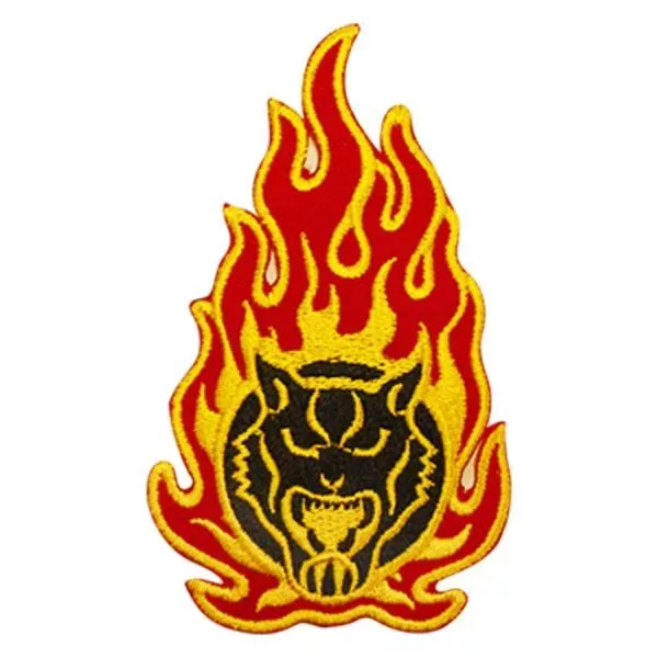 Wildcathead-Flames Aufnäher Rot-Gelb Aufnäher mit Wildkatzenkopf umgeben von roten Flammen auf weißem Hintergrund