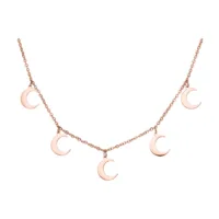 Kaulakoru, jossa viisi pientä kuun riipusta rosékultaisena valkoisella taustalla