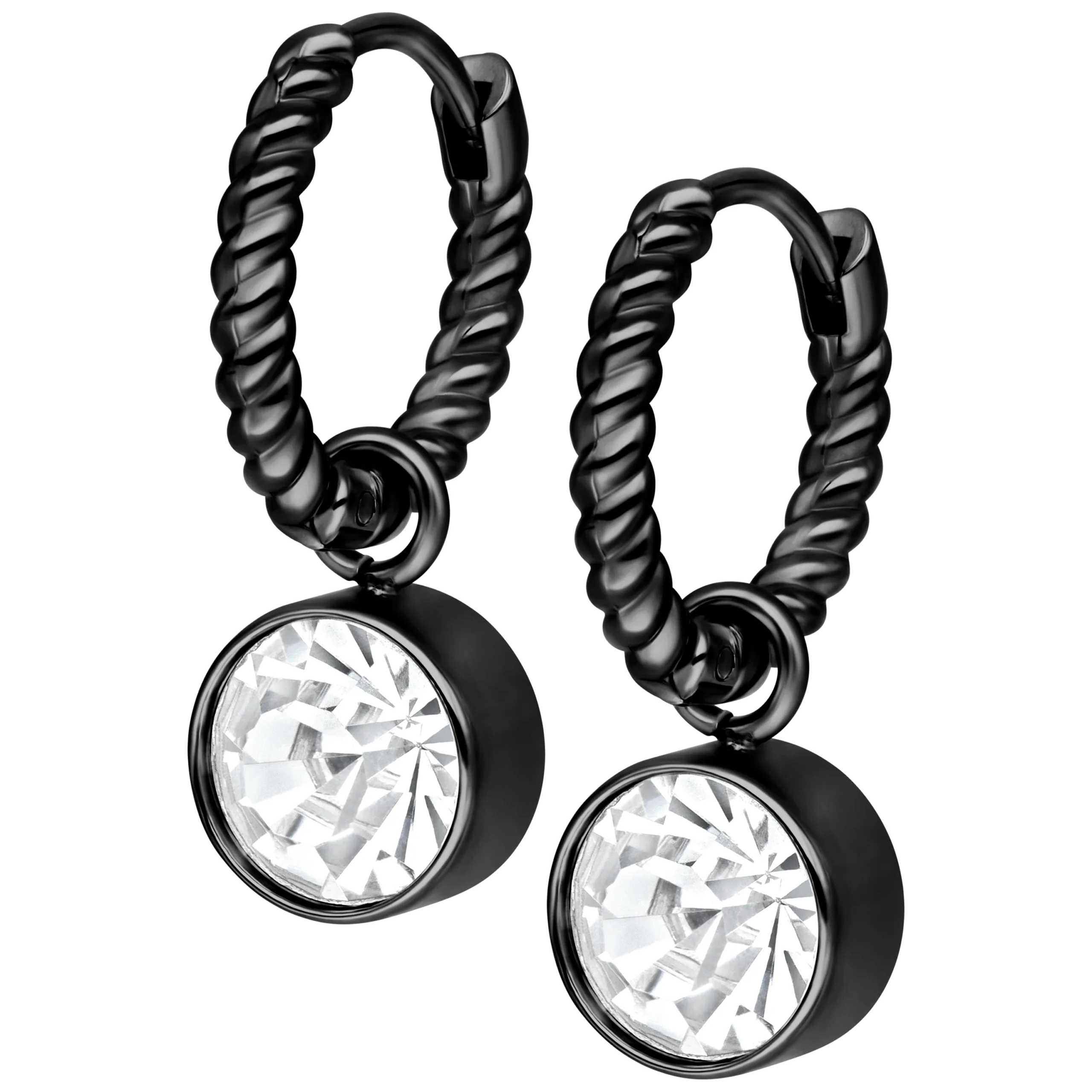 Mustat kiertyneet korvakorut kirkkailla kristalleilla valkoisella taustalla