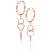 Roségoldene Hoops Ohrringe mit Anhänger Paar roségoldene Hoops Ohrringe mit kreisförmigen Anhängern und spitzen Enden auf weißem Hintergrund