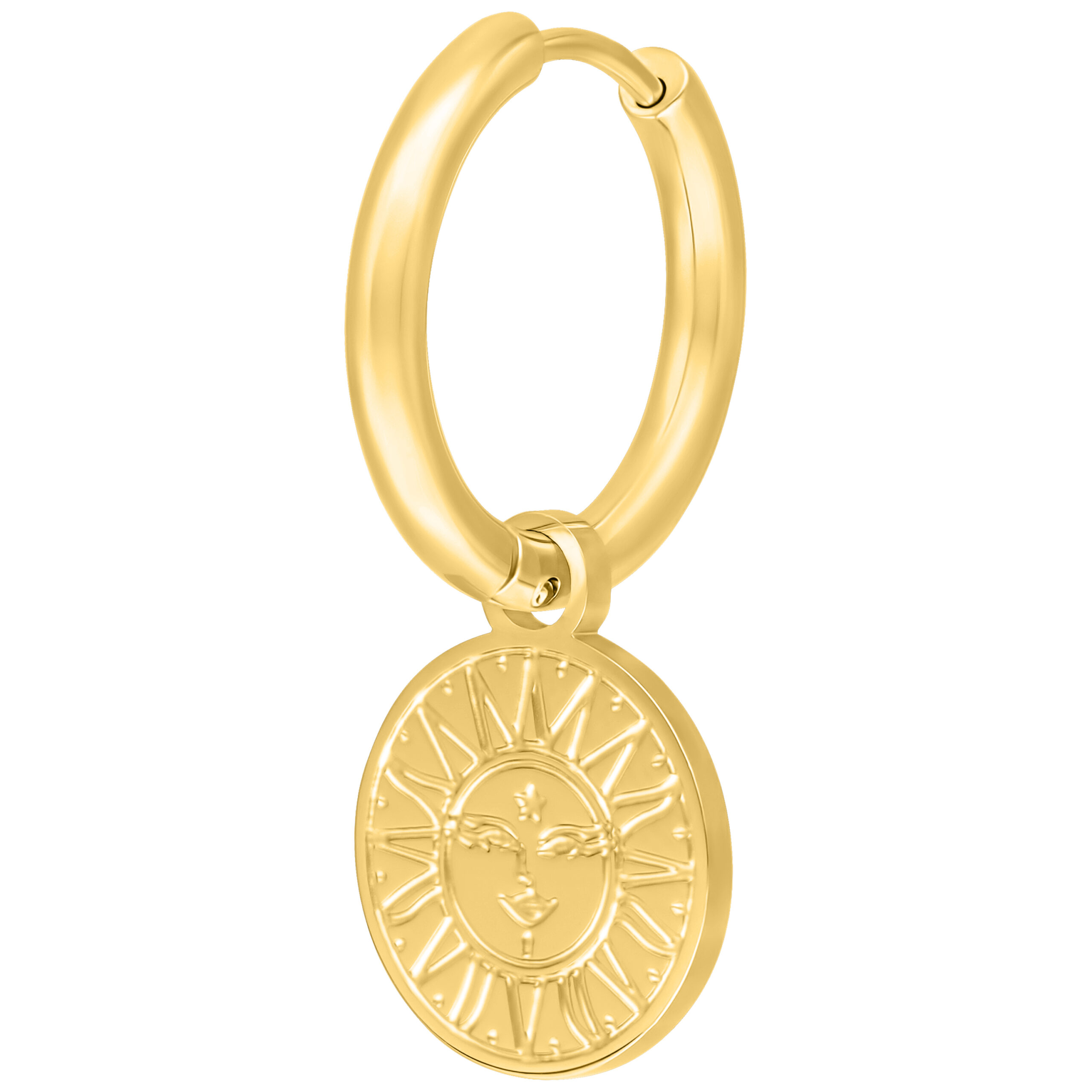 Goldene Ohrringe im Hoops-Stil mit Sonne-Mond-Anhänger auf weißem Hintergrund