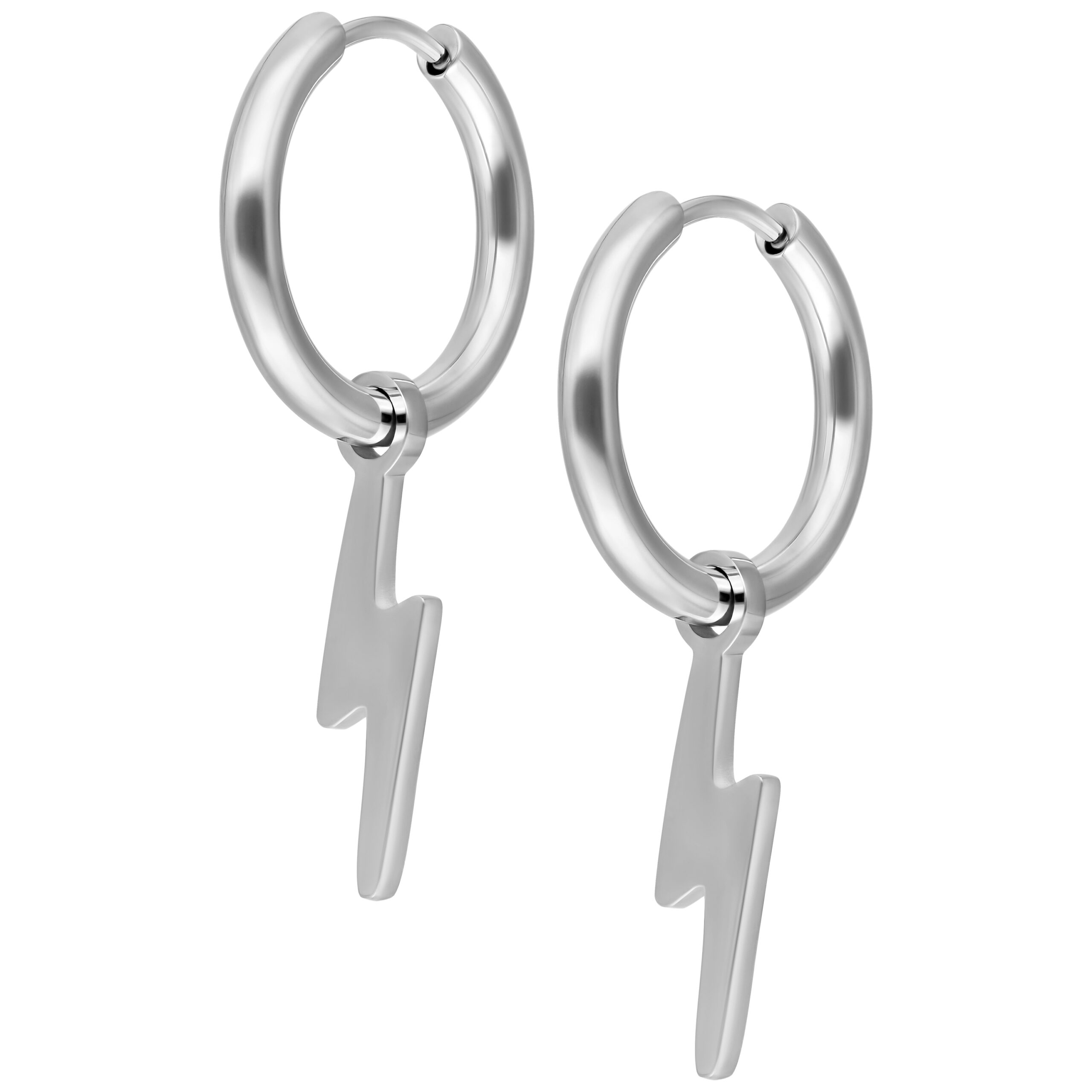 Hopeiset renkaat salamakoristeella valkoisella taustalla