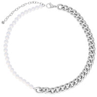 Silberne Chunky Pearl Kette mit Perlen und Kettengliedern auf weißem Hintergrund