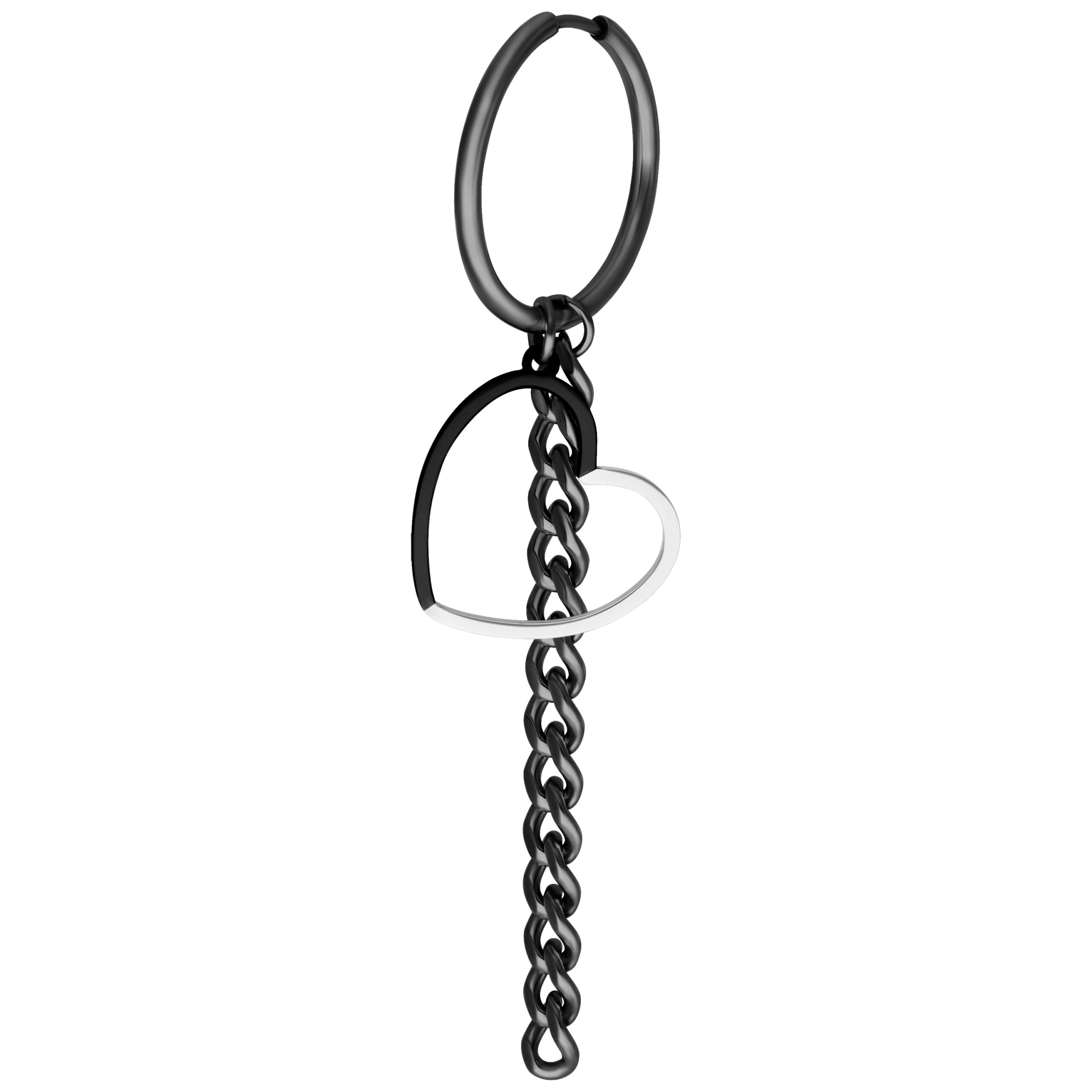 Schwarze Creolen aus Metall mit Herz- und Kettenanhänger auf weißem Hintergrund