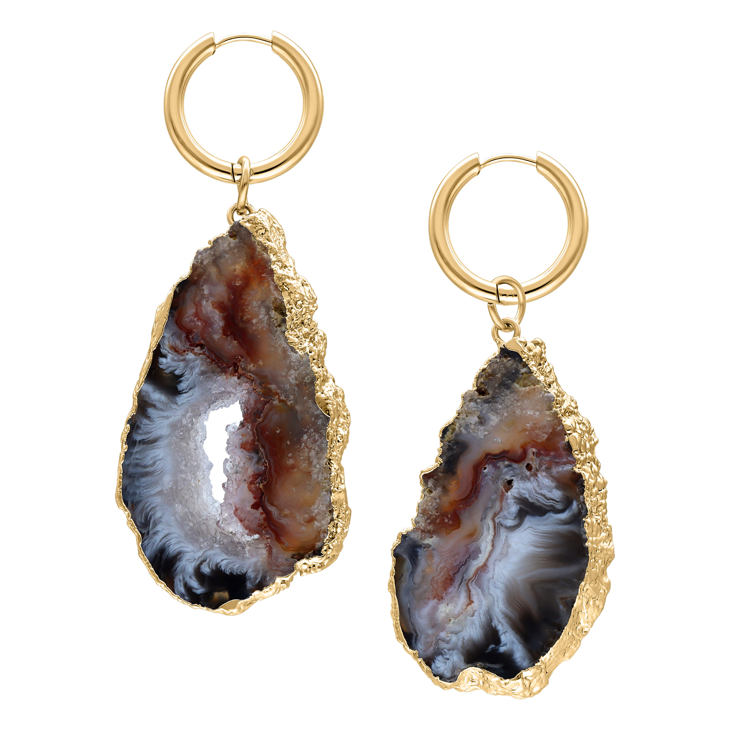 Zwei goldene Indian Agate Ohrringe mit natürlichem Steinmuster auf weißem Hintergrund