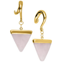 Kultaiset korvapainot ruusukolmio-riipuksella valkoisella taustalla