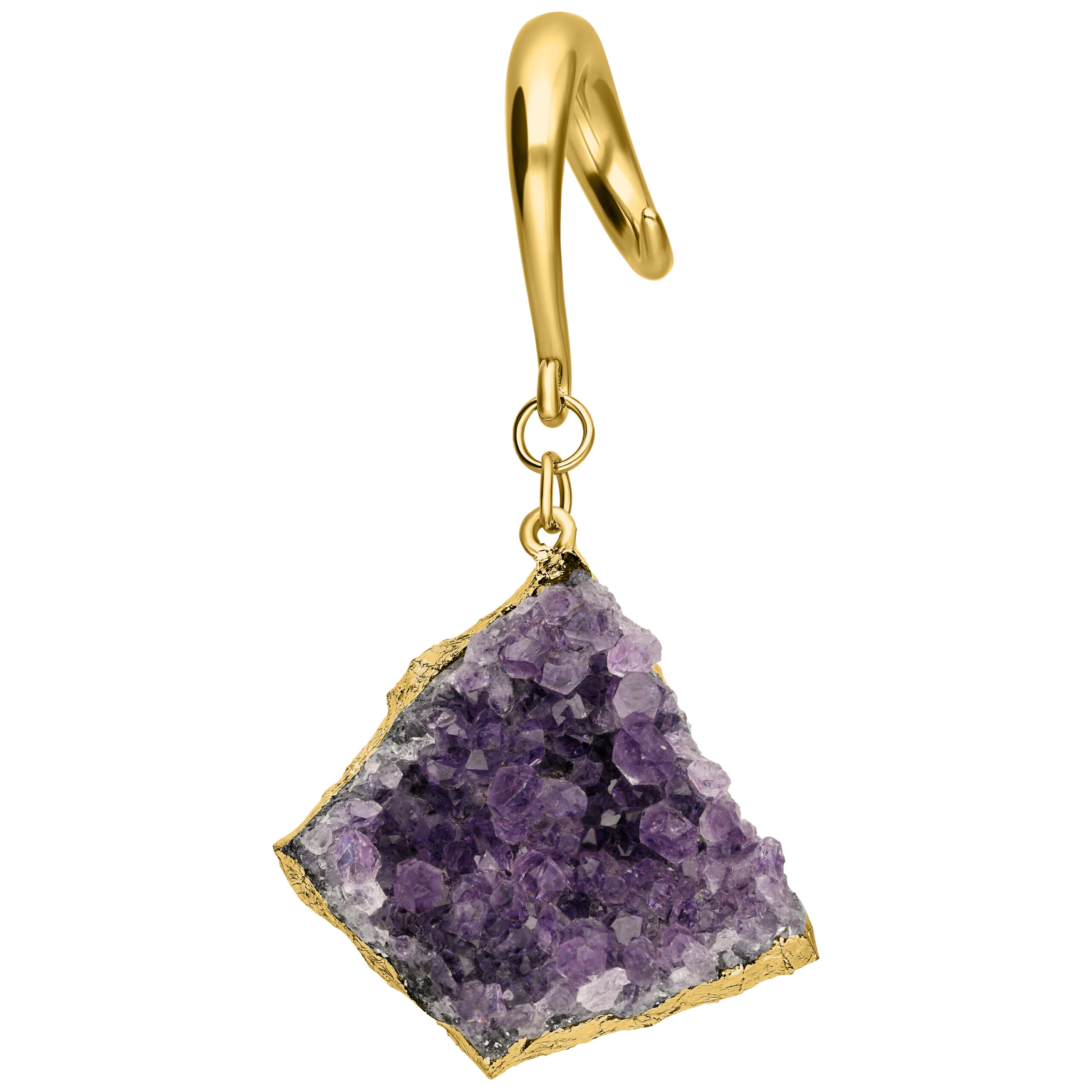 Goldenes Ohrgewicht mit Amethystkristallen auf weißem Hintergrund