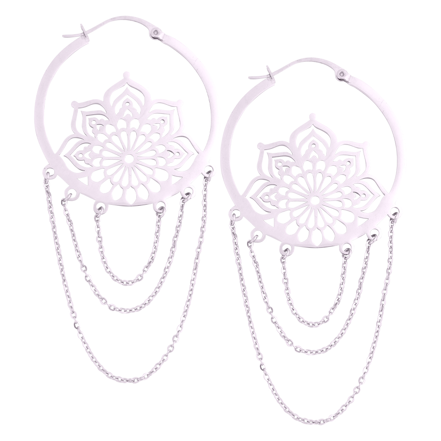 Hopeiset La Fleur Hoops kirurginteräksestä 316L ketjuriipuksella valkoisella taustalla