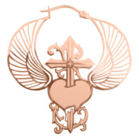 Roségoldene Ohrringe in Form eines Herzens mit Flügeln und Dolch auf weißem Hintergrund