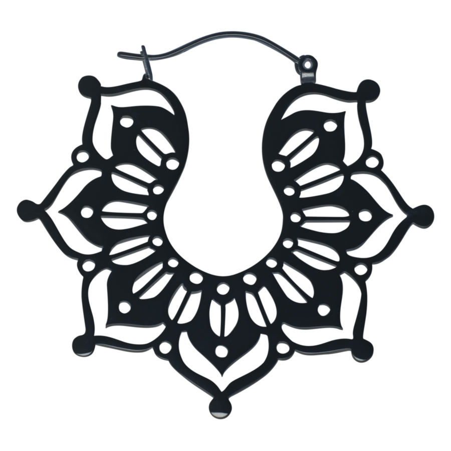 Schwarze Ohrringe im Magnolia Design aus Chirurgenstahl auf weißem Hintergrund