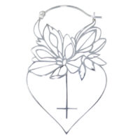 Hopeiset Dahlia-korvakorut kirurginteräksestä, sydämenmuotoiset kukkakuviolla, valkoisella taustalla