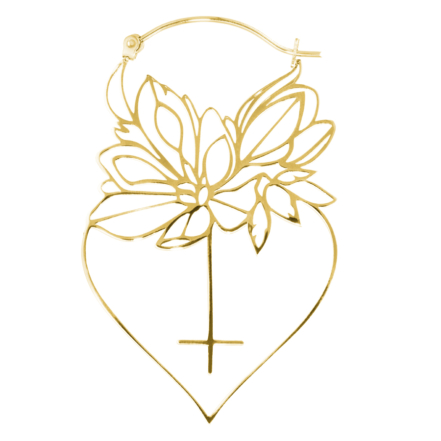 Goldene Dahlia Hoops Ohrringe mit floralem Design auf weißem Hintergrund