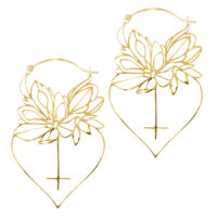 Goldene Dahlia Hoops Ohrringe mit Blumenmotiv auf weißem Hintergrund