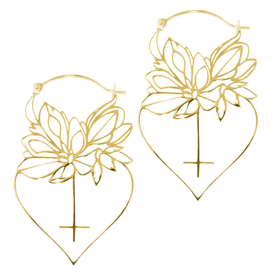 Goldene Dahlia Hoops Ohrringe mit Blumenmotiv auf weißem Hintergrund