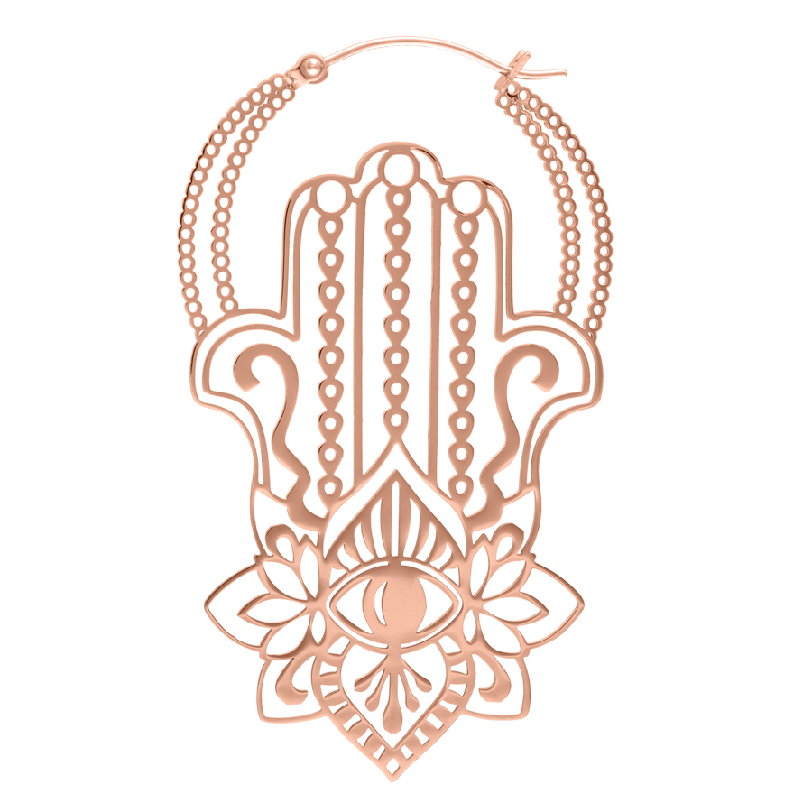 Roségoldene Khamsa Ohrringe aus Chirurgenstahl mit Hochglanzpolitur auf weißem Hintergrund