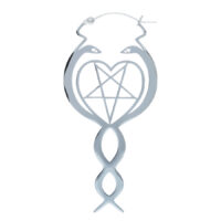 Hopeiset Nagini Hoops -korvakorut kirurginteräksestä valkoisella taustalla