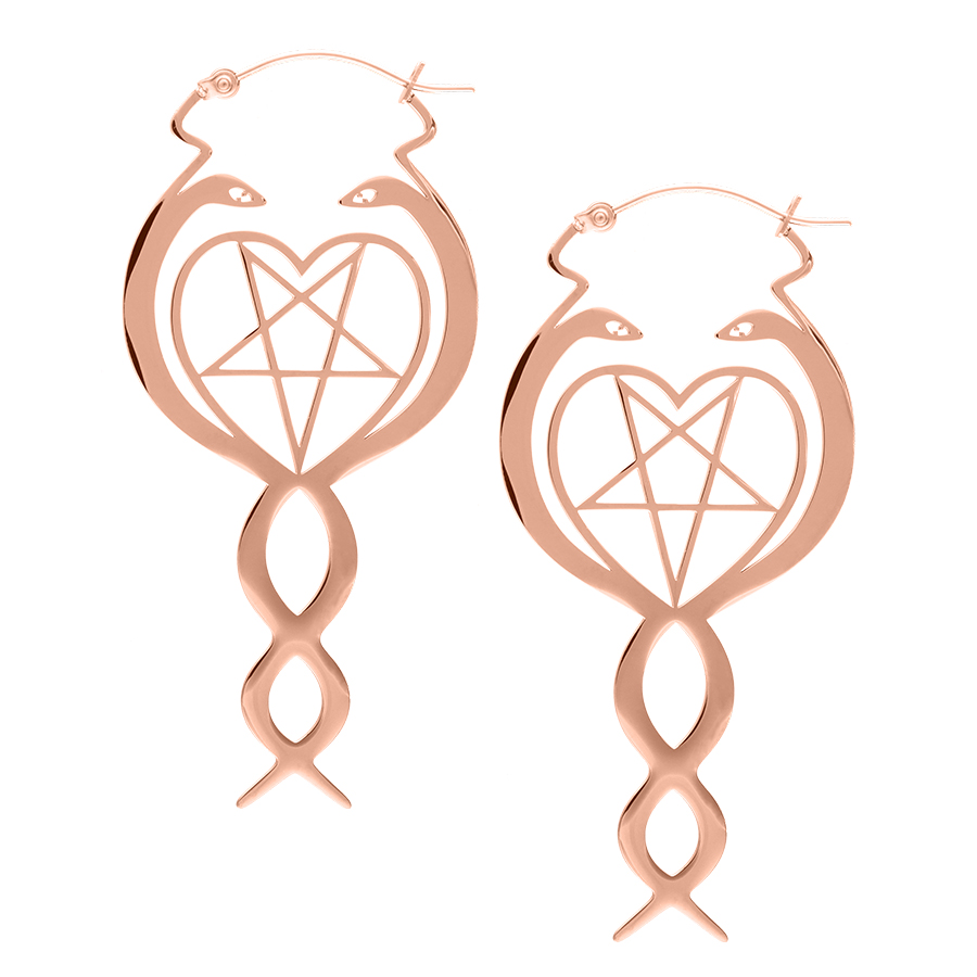 Ruusukultaiset Nagini Hoops kirurginteräksestä valkoisella taustalla