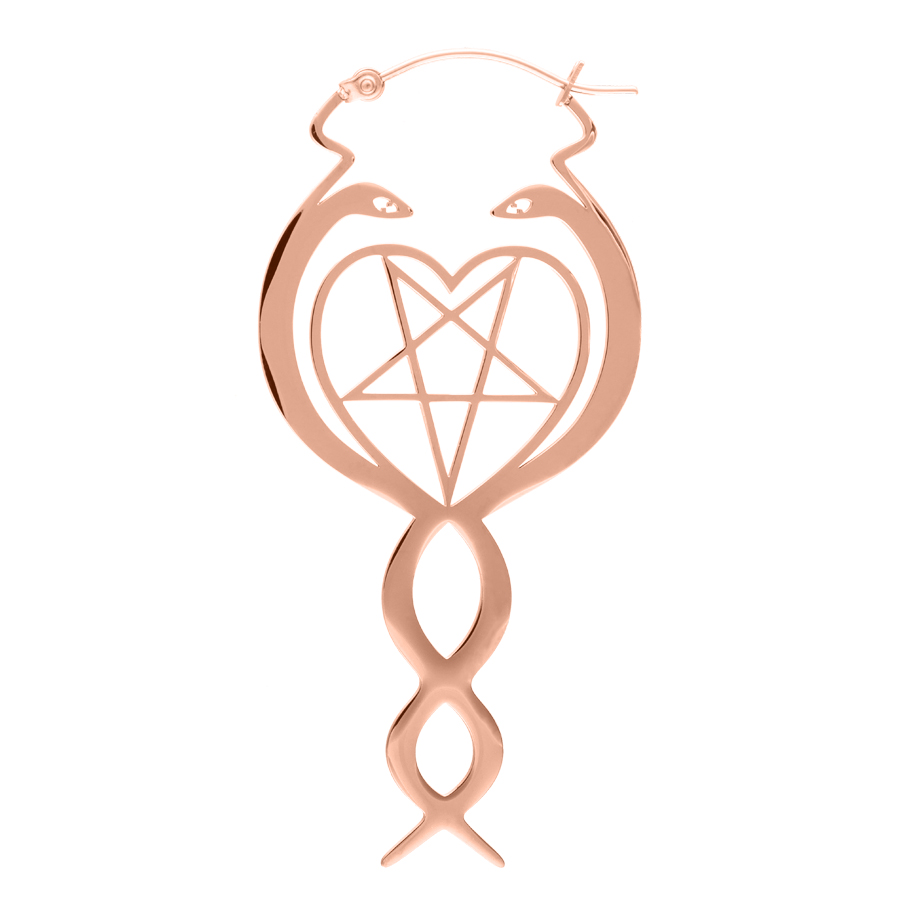 Ruusukultaiset Nagini Hoops korvakorut kirurginteräksestä valkoisella taustalla